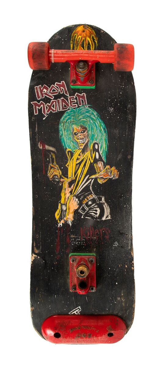 Skate pintado à mão por Kurt Cobain