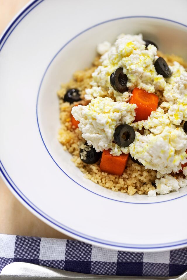 Couscous com requeijão de seia e cenouras glaceadas