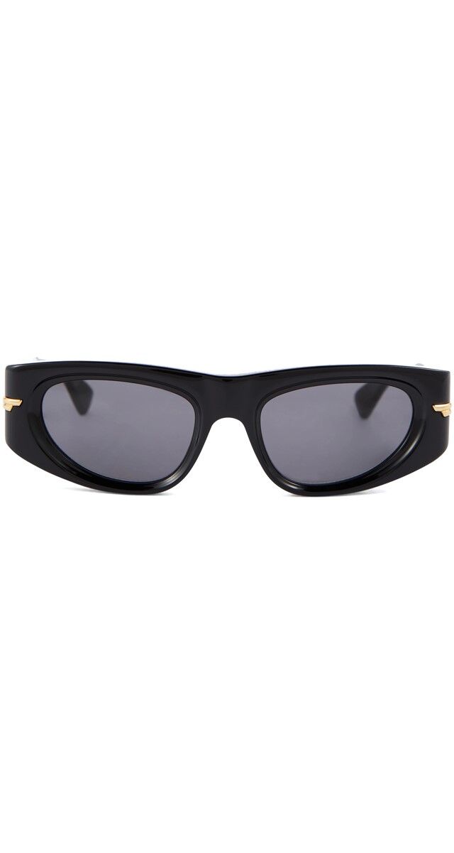 Óculos de sol em acetato, €340, Bottega Veneta