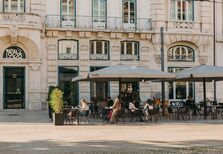 Vamos à esplanada do restaurante mais infame de Lisboa?