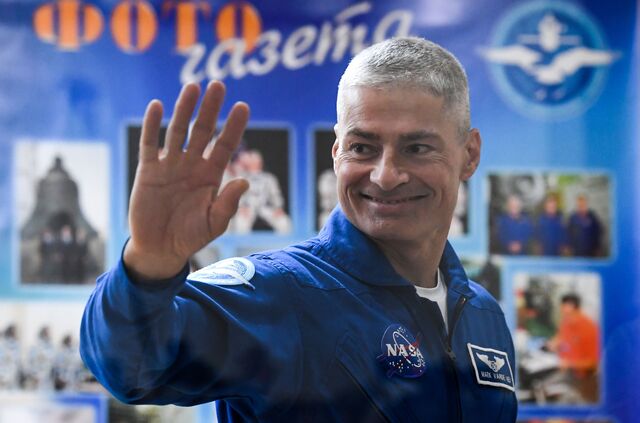 Mark Vande Hei, membro da expedição 53/54 da Estação Espacial Internacional, após uma conferência de imprensa no cosmódromo de Baikonur, no Cazaquistão, no dia 11 de Setembro de 2017