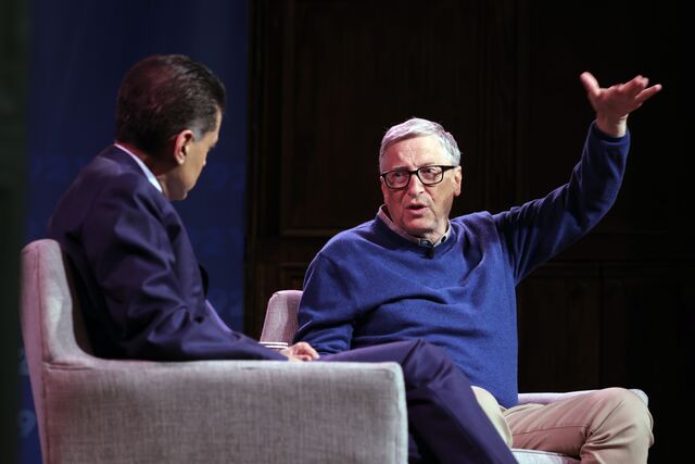 Fareed Zakaria e Bill Gates discutem o novo livro 'Como prevenir a próxima pandemia' em Nova Iorque, março de 2022