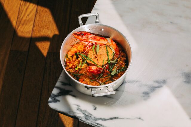Arroz de sapateira com camarão tigre.