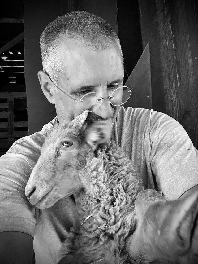 Enólogo Luís Soares Duarte com um dos seus animais