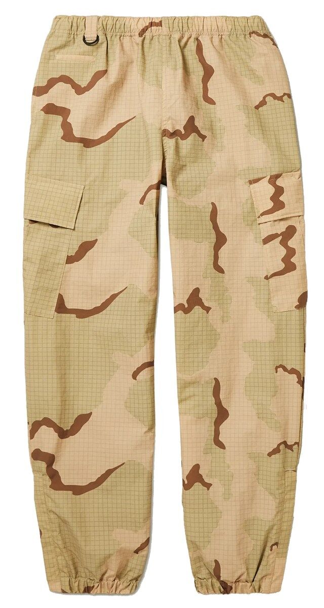 7. Calças em nylon estampado, € 615, Undercover