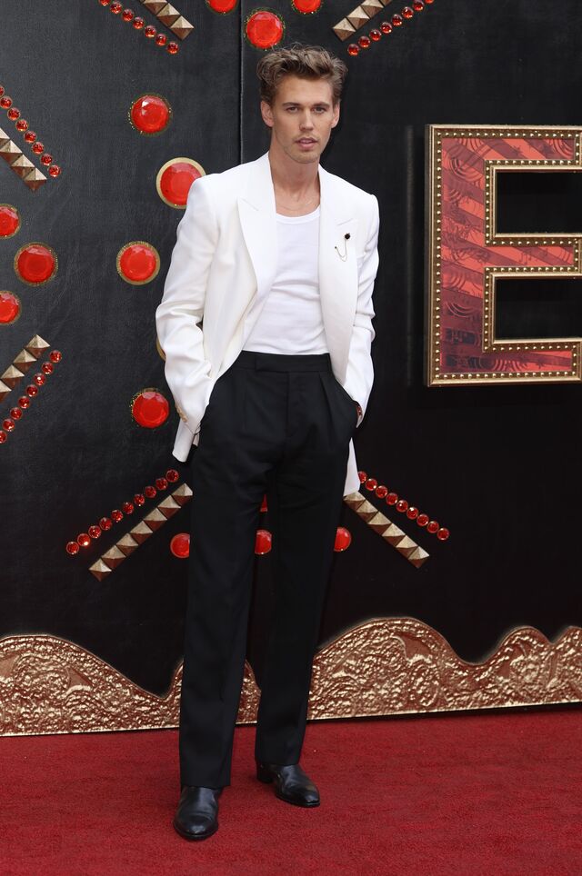 Com look Alexander McQueen no visionamento especial do filme Elvis em Londres a 30 de maio