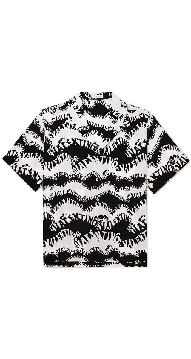 Camisa em cetim de seda estampado, € 1200, Valentino