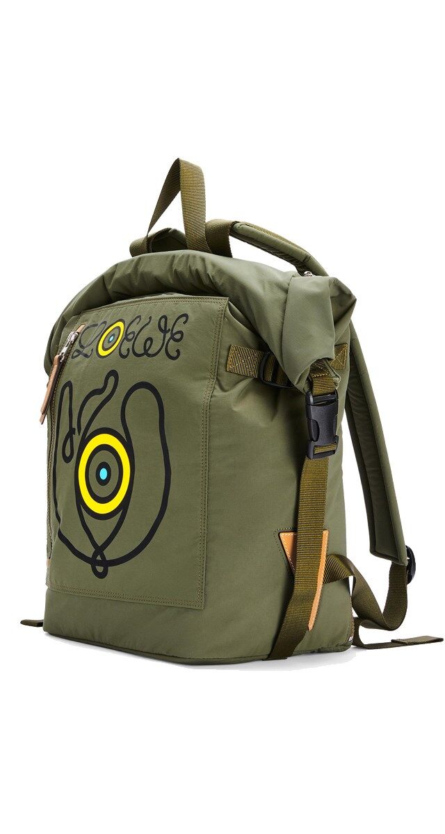 Mochila Roll Top em nylon acolchoado, € 950 (antes € 1470), Loewe