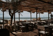 Casa Reia. O bar de praia onde se come mesmo bem. E ainda nos divertimos.