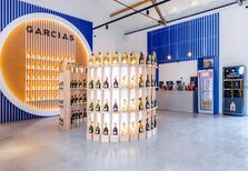 A nova boutique de bebidas que parece uma barrica e abriu na Comporta