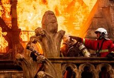 A história inacreditável por trás do incêndio de Notre-Dame