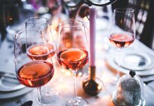 Os únicos 5 rosés que precisa de levar para a mesa este verão