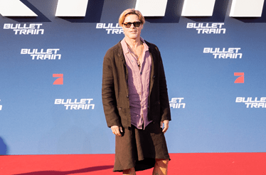 Vamos falar da saia de Brad Pitt?