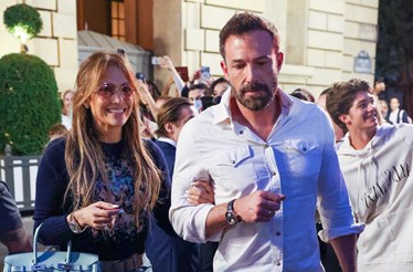 Ben Affleck exibe relógios raros em Paris