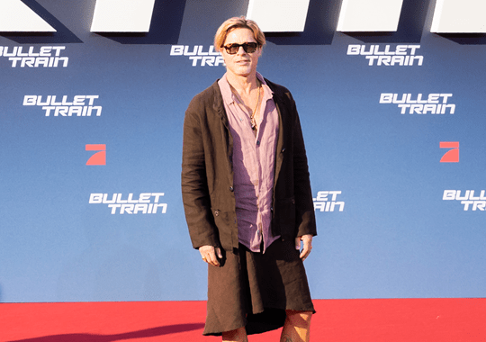 Vamos falar da saia de Brad Pitt?