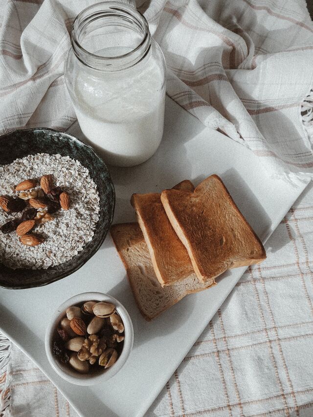 Uma combinação de carboidratos com bebidas vegetais é ideal para um bom pequeno-almoço