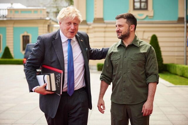 Boris Johnson com o presidente da Ucrânia, Volodymyr Zelensky (2022)