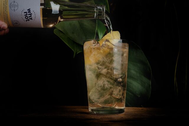 A bebida levemente gaseificada Why Not Soda vem em quatro sabores: limão e erva-mate, pêssego e gengibre, cola natural e framboesa e tomilho