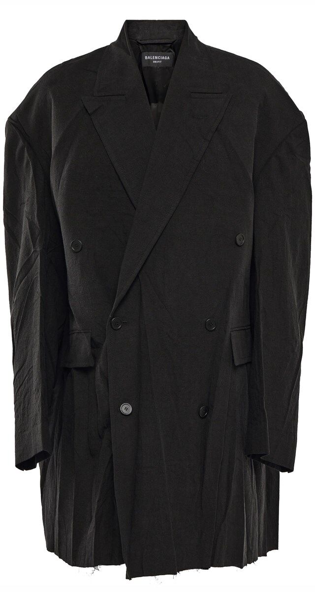 Casaco oversized em linho, €2650, Balenciaga
