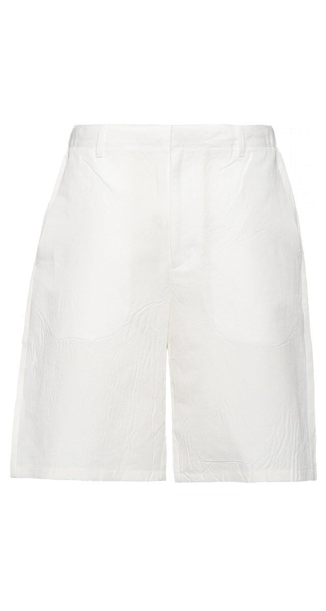 Calções em linho, €840, Prada