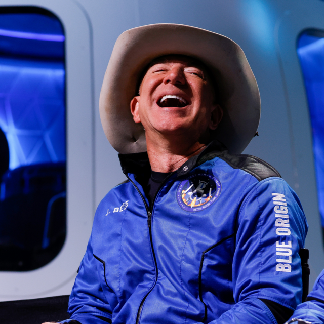 Em julho de 2021, o foguete Blue Origin de Jeff Bezos passou 11 minutos no espaço suborbital