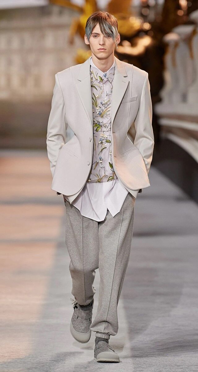 Mules Tokio no desfile Dior Homme Inverno 2022/23