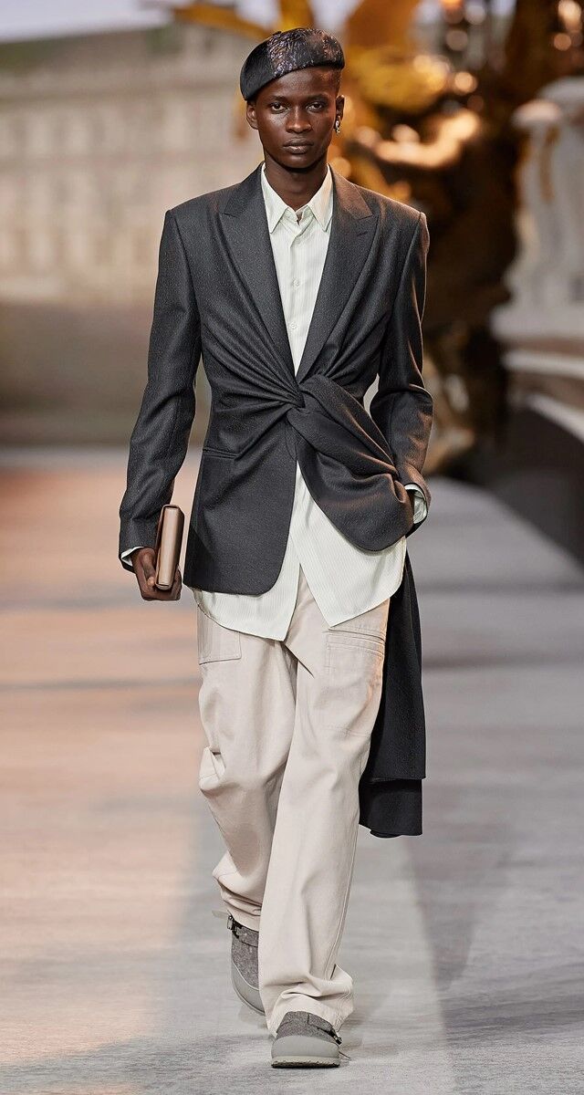 Mules Tokio no desfile Dior Homme Inverno 2022/23