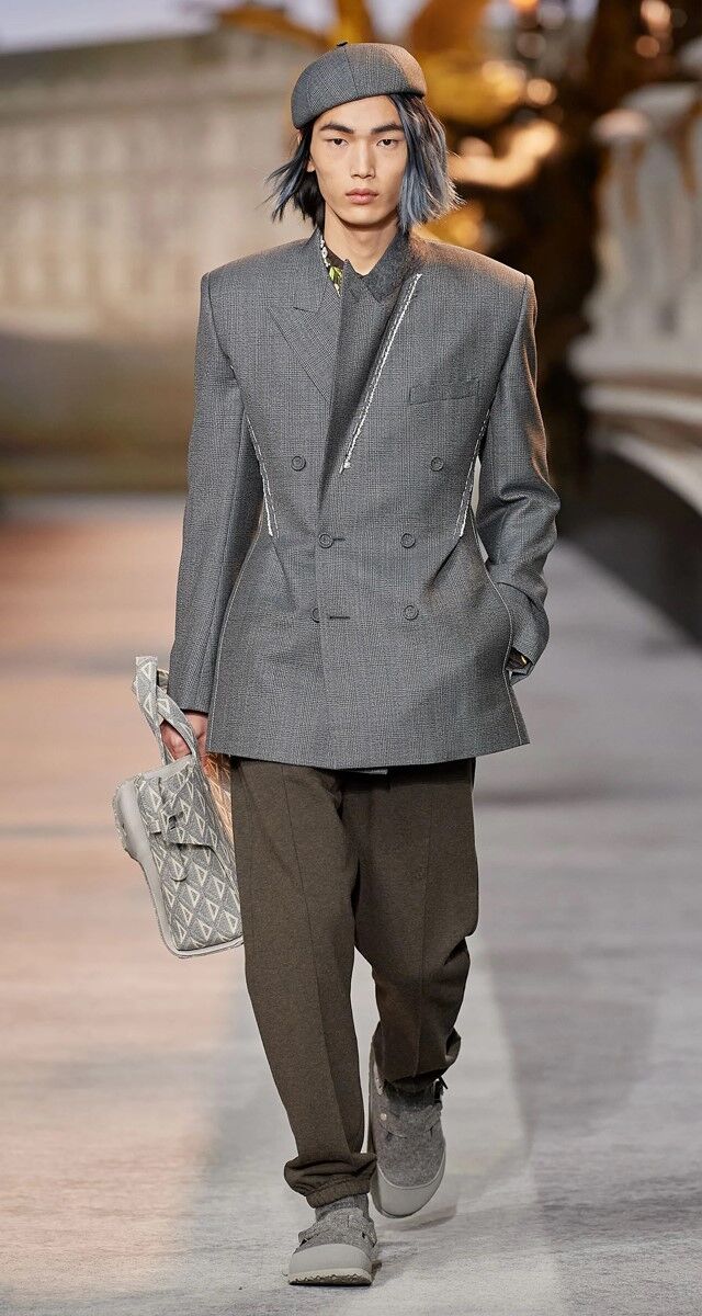 Mules Tokio no desfile Dior Homme Inverno 2022/23