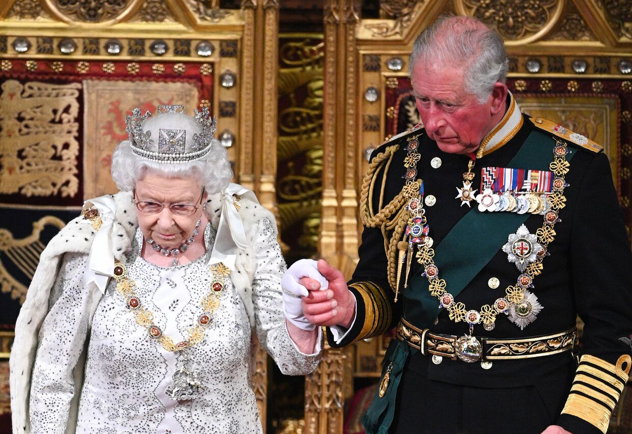 Isabel II e Carlos III no Palácio de Westminster, em 2019