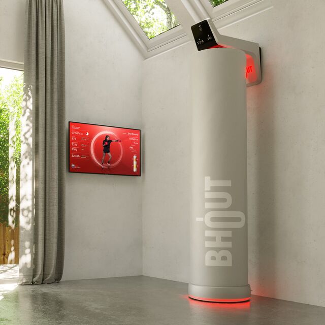 Este saco de boxe inteligente está equipado com tecnologia 3D Computer Vision, que permite uma rotação de 180 graus, sensores e uma dock station