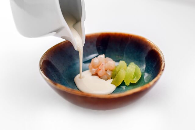Ajo blanco com gamba da costa e uvas, excepcional para a estação quente e um favorito a voltar