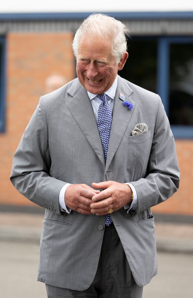 Rei de Inglaterra com um dos fatos Turnbull & Asser.