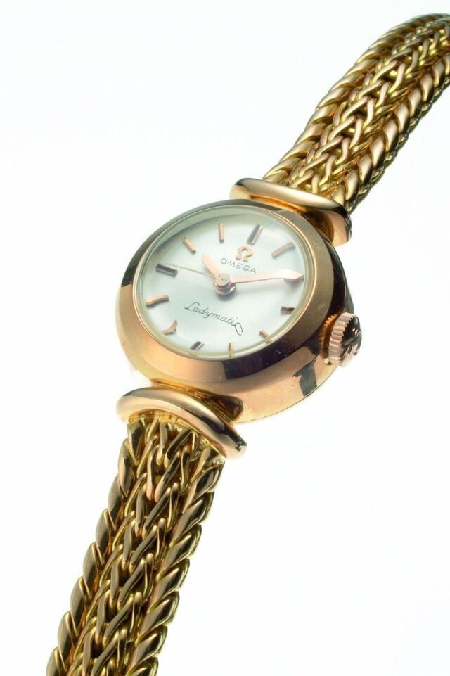 Omega Ladymatic, que a rainha usou num retrato em 1992.