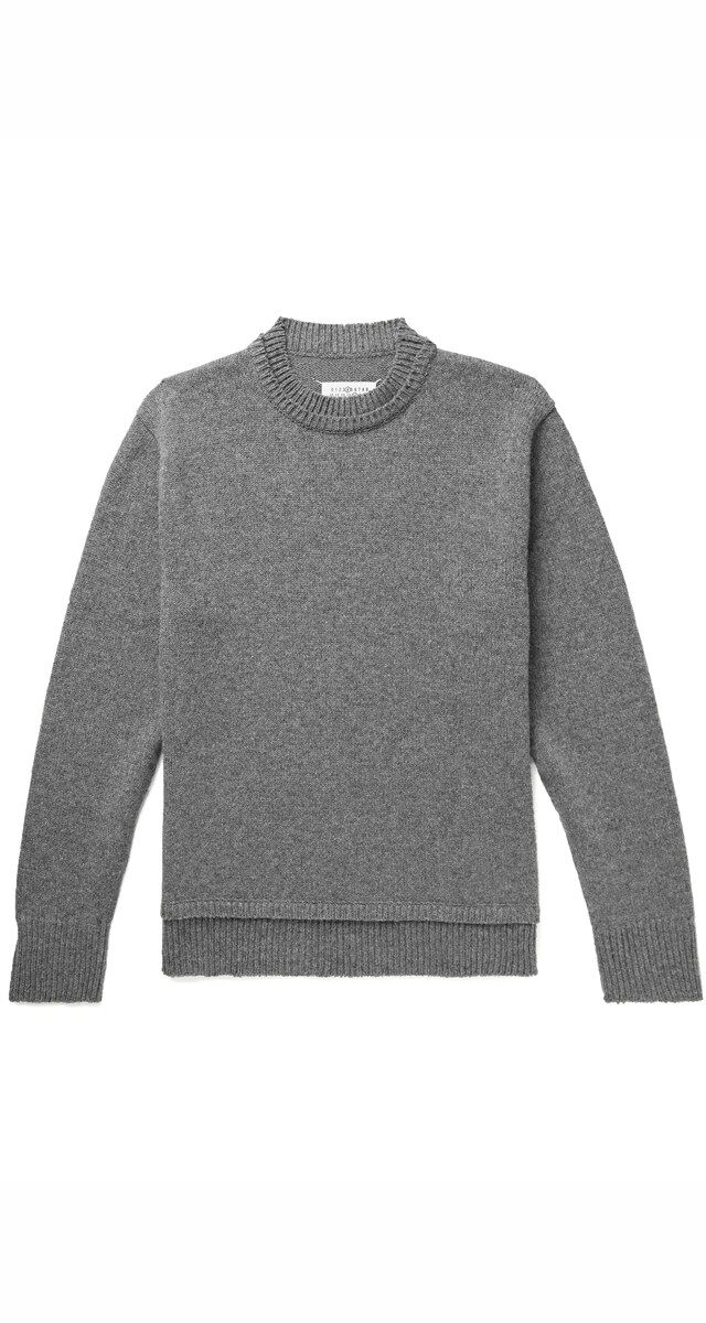 Camisola em malha de lã com cotoveleiras em camurça, € 790, Maison Margiela