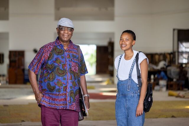El Anatsui e a sua discípula Bronwyn Katz I Artes Visuais