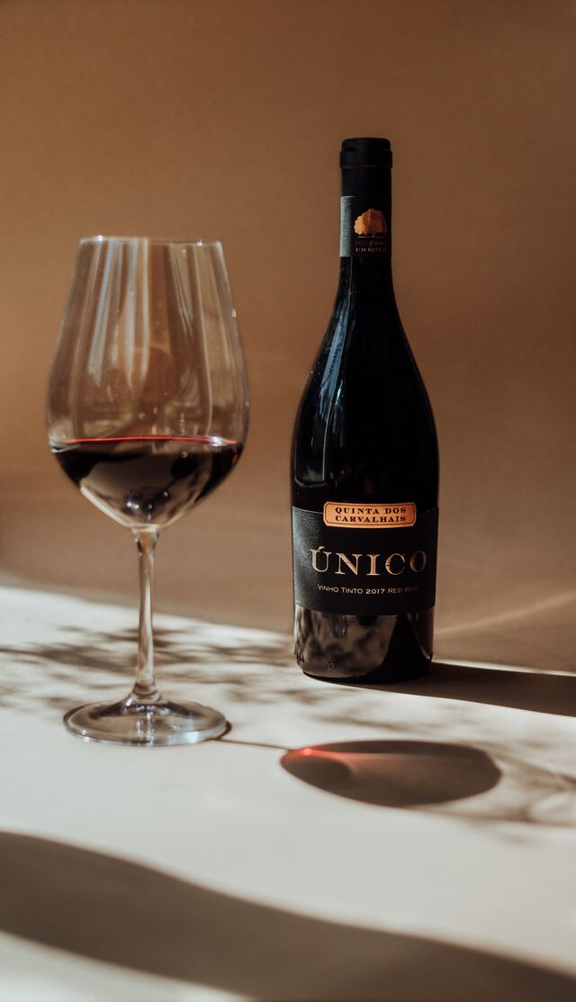 Depois das colheitas de 2005, 2009 e 2015, esta é a quarta tiragem do topo de gama da Quinta dos Carvalhais. Um lote com Touriga Nacional, Alfrocheiro e um Field Blend com as castas mais típicas do Dão. Tem uma edição limitada a 3136 garrafas e um preço recomendado de 100 euros.