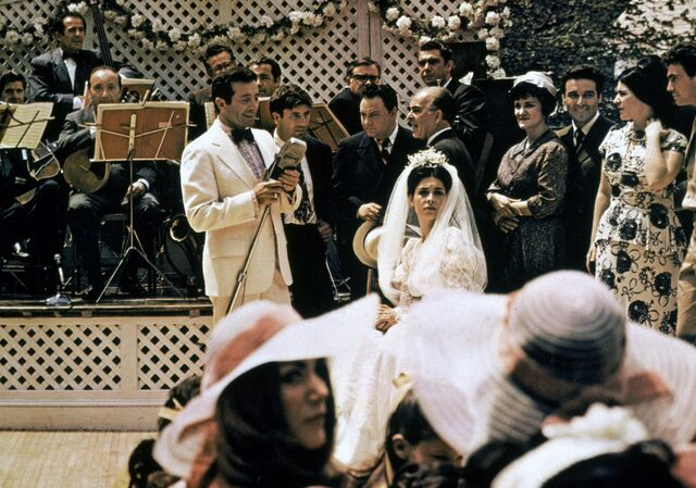 Al Martino, cantor americano, no papel de Johnny Fontane
