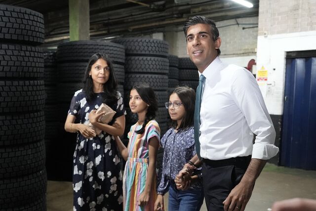 Rishi Sunak com a mulher Akshata Murthy e as filhas de ambos Krisna e Anoushka durante uma das campanha do político a 23 de Julho de 2022 em Grantham, Inglaterra.