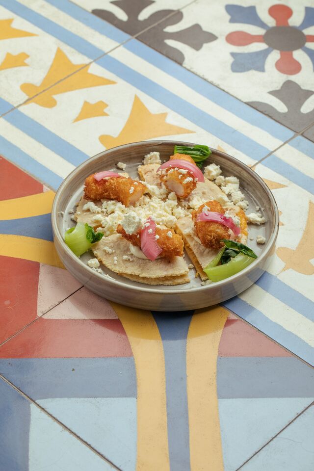 Quesadilla de Tempura de Camarão Mozzarella e Aioli (€10,30)
