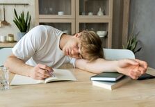 Esta técnica promete seis horas de descanso em apenas 8 minutos. Será assim?