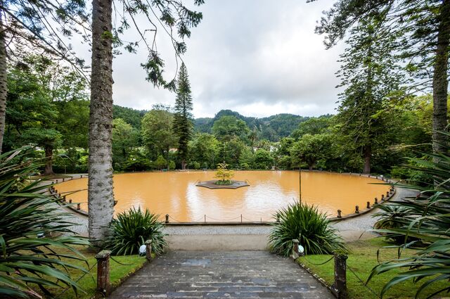 A piscina termal é um dos destaques deste hotel