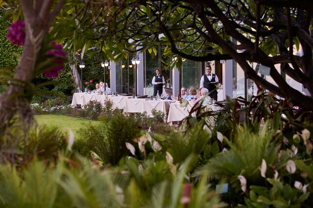 O restaurante The Rose Garden pertence ao hotel The Cliff Bay
