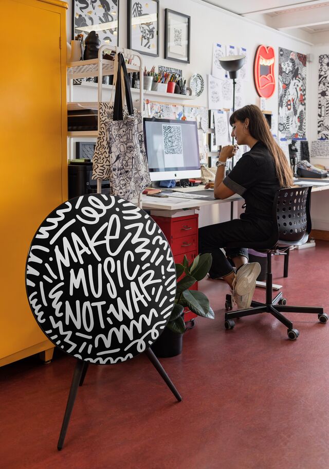 "Esta é uma colaboração em que a arte não é só vista, mas também ouvida", disse a artista plástica em comunicado