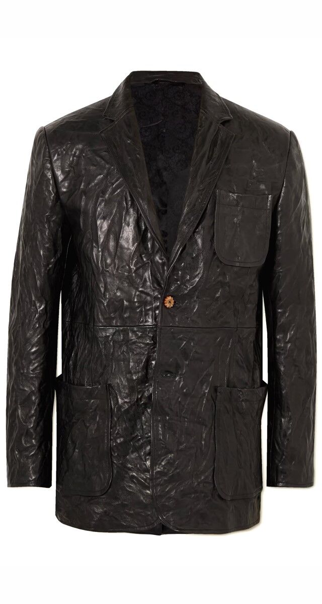 Blazer em pele machucada, €1800, Acne Studios.