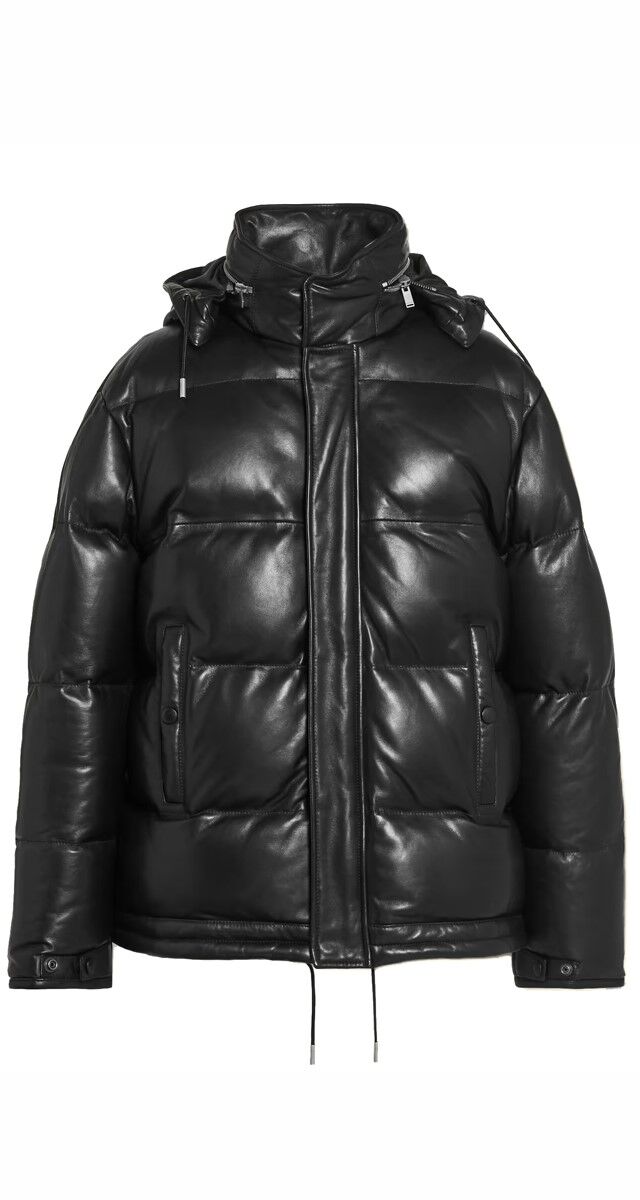 Casaco acolchoado em pele, €5000, Saint Laurent.