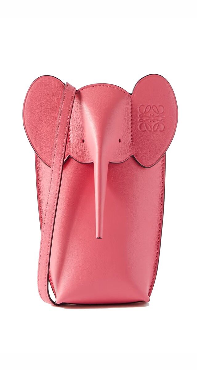 Carteira Paula’s Ibiza em pele, €590, Loewe.