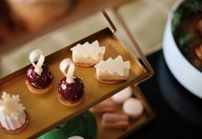 Um chá no Ritz (como dita a tradição)