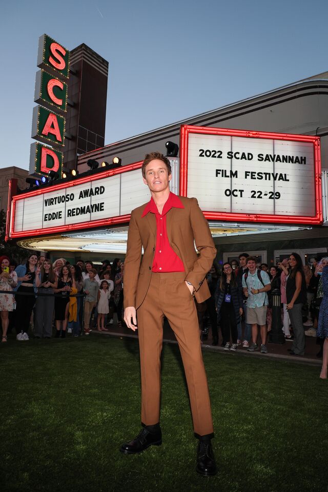 Silhueta dos anos 70 – Destaque para a mistura de tons quentes e para as golas largas. 