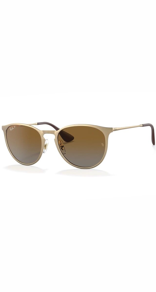 Óculos de sol com armação metálica, €165, Ray Ban.