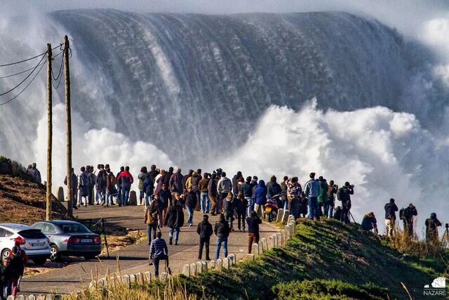Praia do Norte na Nazaré.